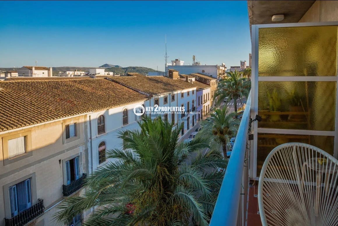 4 makuuhuone Kattohuoneisto vuokrattavana paikassa Javea / Xabia - 1 200 € (Ref: 9439928)