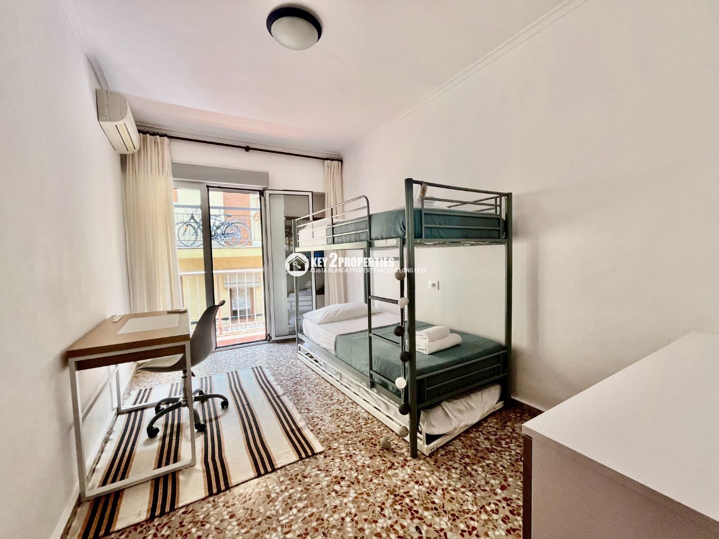 4 makuuhuone Kattohuoneisto vuokrattavana paikassa Javea / Xabia - 1 200 € (Ref: 9439928)