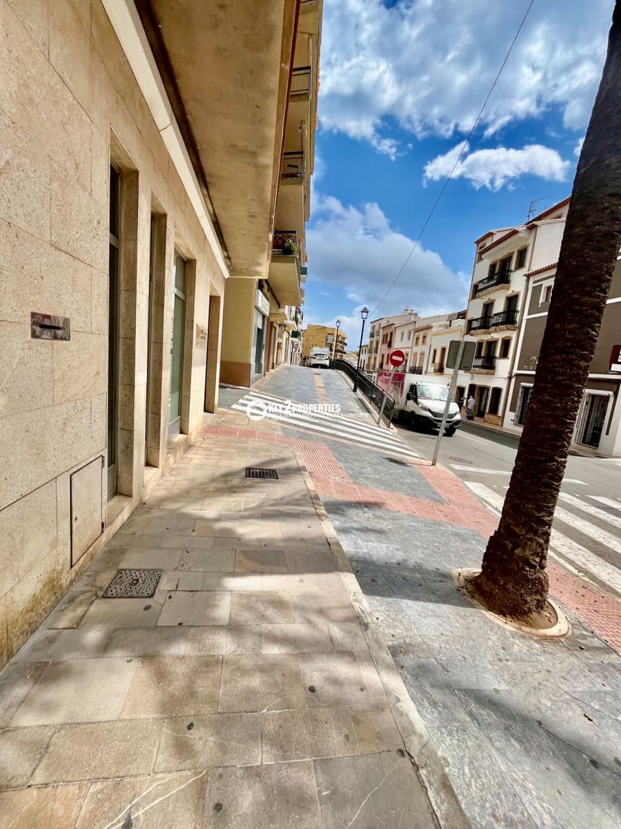 4 makuuhuone Kattohuoneisto vuokrattavana paikassa Javea / Xabia - 1 200 € (Ref: 9439928)