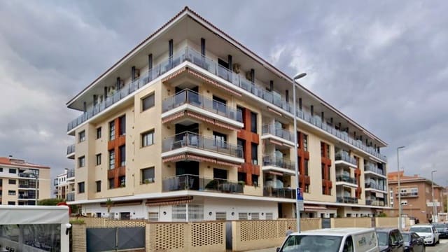 2 bedroom Apartment for sale in Pineda de Mar with garage - € 255,000 (Ref: 10044050)