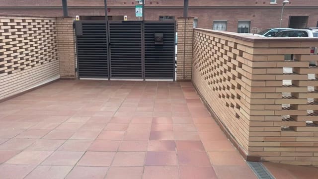 2 bedroom Apartment for sale in Pineda de Mar with garage - € 255,000 (Ref: 10044050)