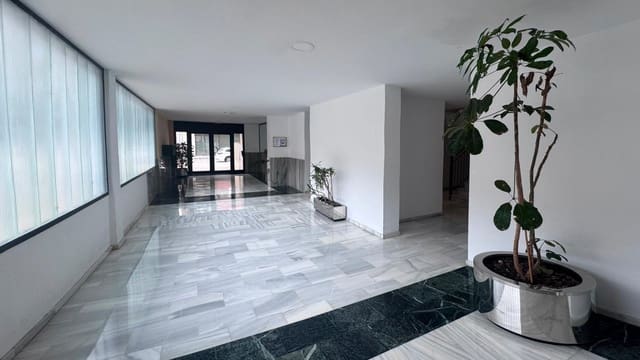 2 bedroom Apartment for sale in Pineda de Mar with garage - € 255,000 (Ref: 10044050)