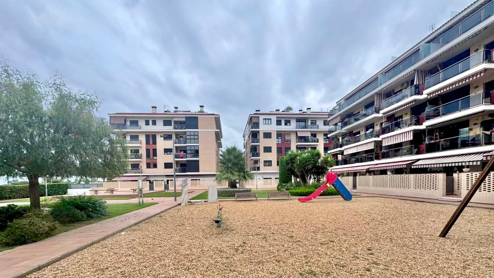 2 bedroom Apartment for sale in Pineda de Mar with garage - € 255,000 (Ref: 10044050)