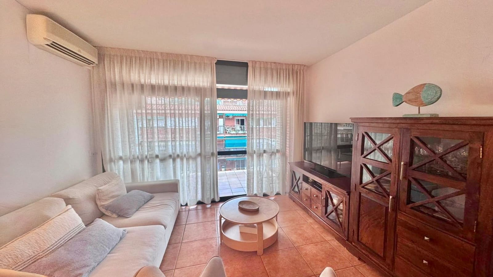 2 bedroom Apartment for sale in Pineda de Mar with garage - € 255,000 (Ref: 10044050)