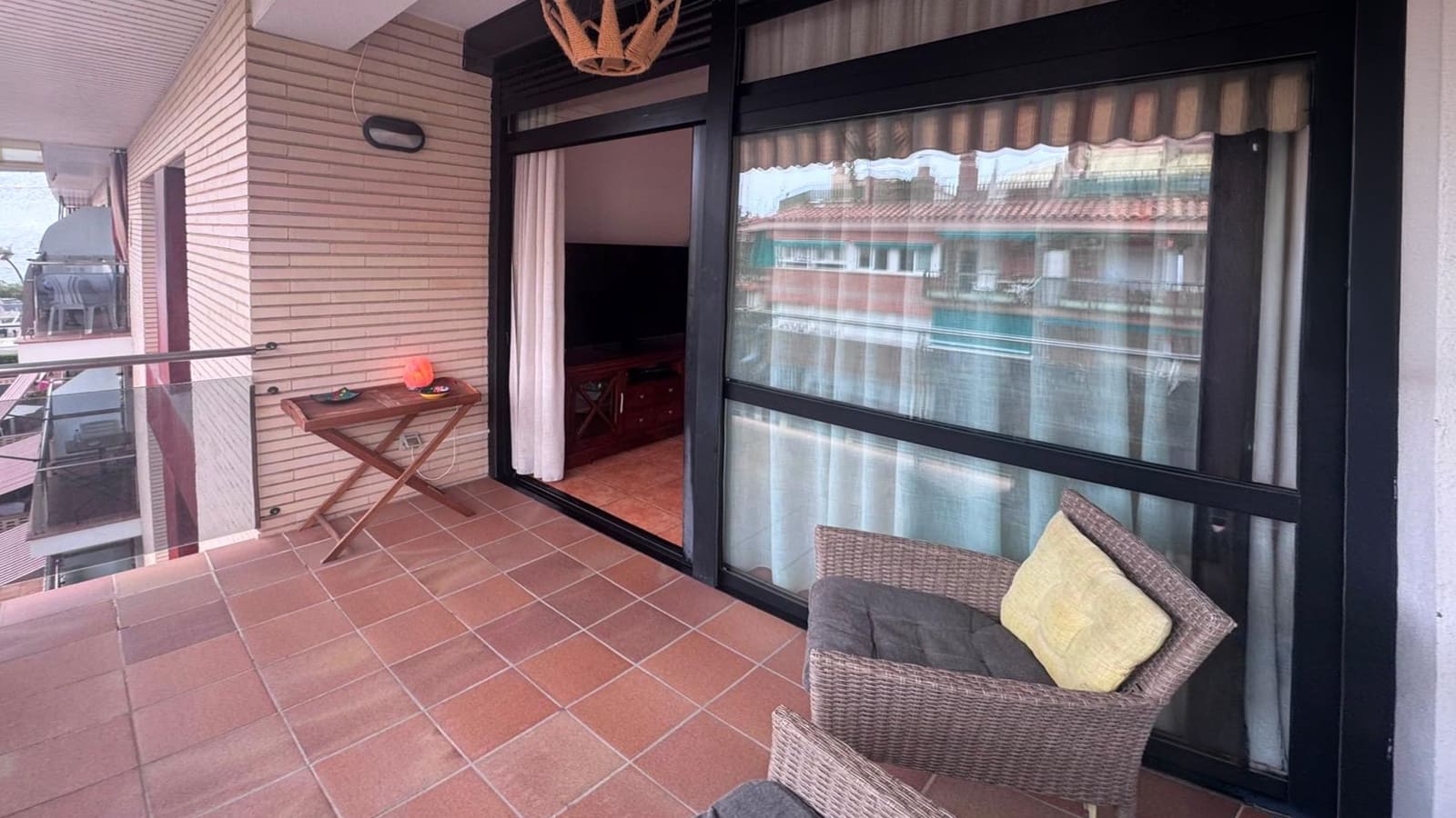 2 bedroom Apartment for sale in Pineda de Mar with garage - € 255,000 (Ref: 10044050)