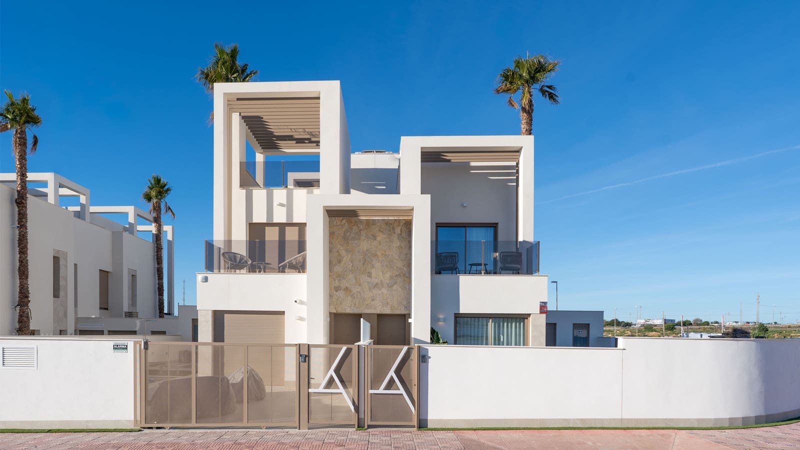 Apartamento de 3 habitaciones en Los Alcázares en venta con piscina garaje - 469.000 € (Ref: 10044051)