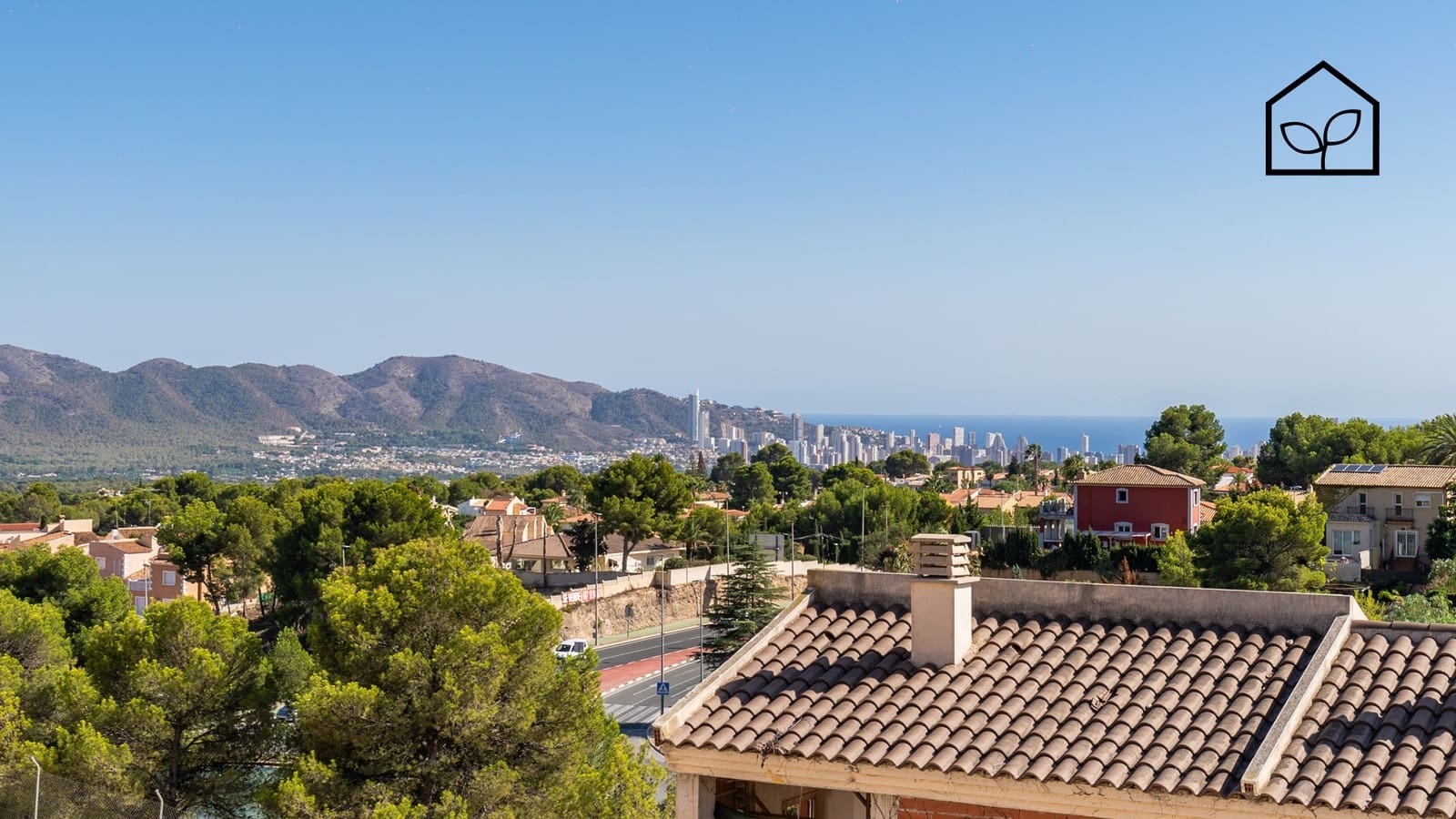 4 bedroom Townhouse for sale in La Nucia with pool garage - € 465,000 (Ref: 9891200)
