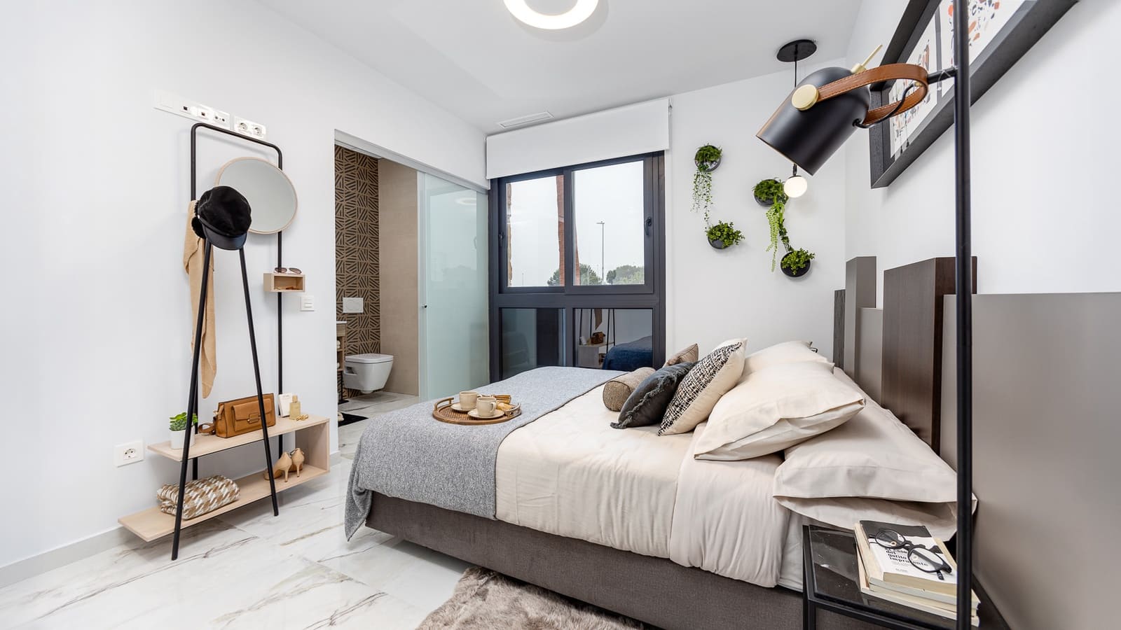 Apartamento de 2 habitaciones en Torrevieja en venta con piscina garaje - 293.000 € (Ref: 9891210)