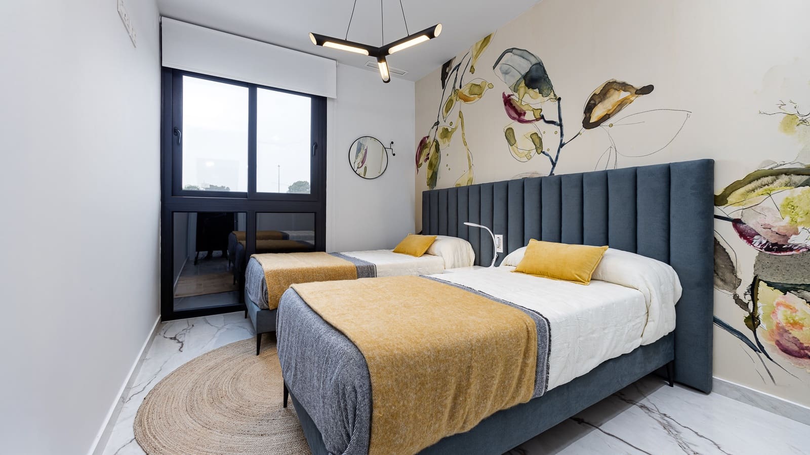 Apartamento de 2 habitaciones en Torrevieja en venta con piscina garaje - 293.000 € (Ref: 9891210)