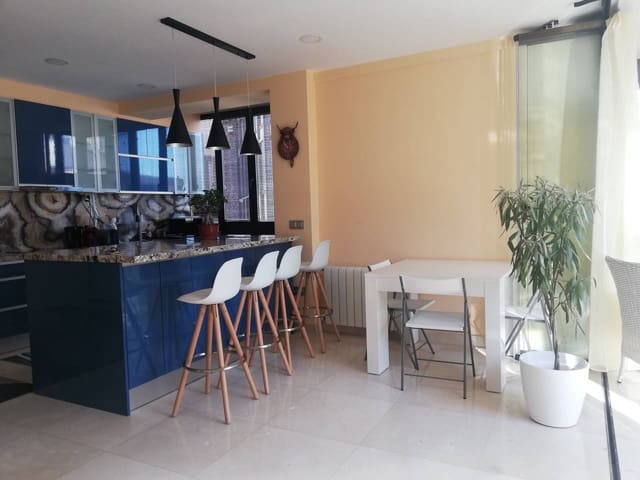 Appartement de 4 chambres à louer à Alicante ville - 2 000 € (Ref: 5756553)