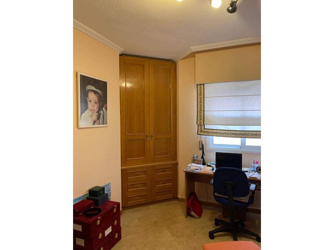 4 bedroom Flat for sale in Alicante / Alacant city with garage - € 520,000 (Ref: 6531606)