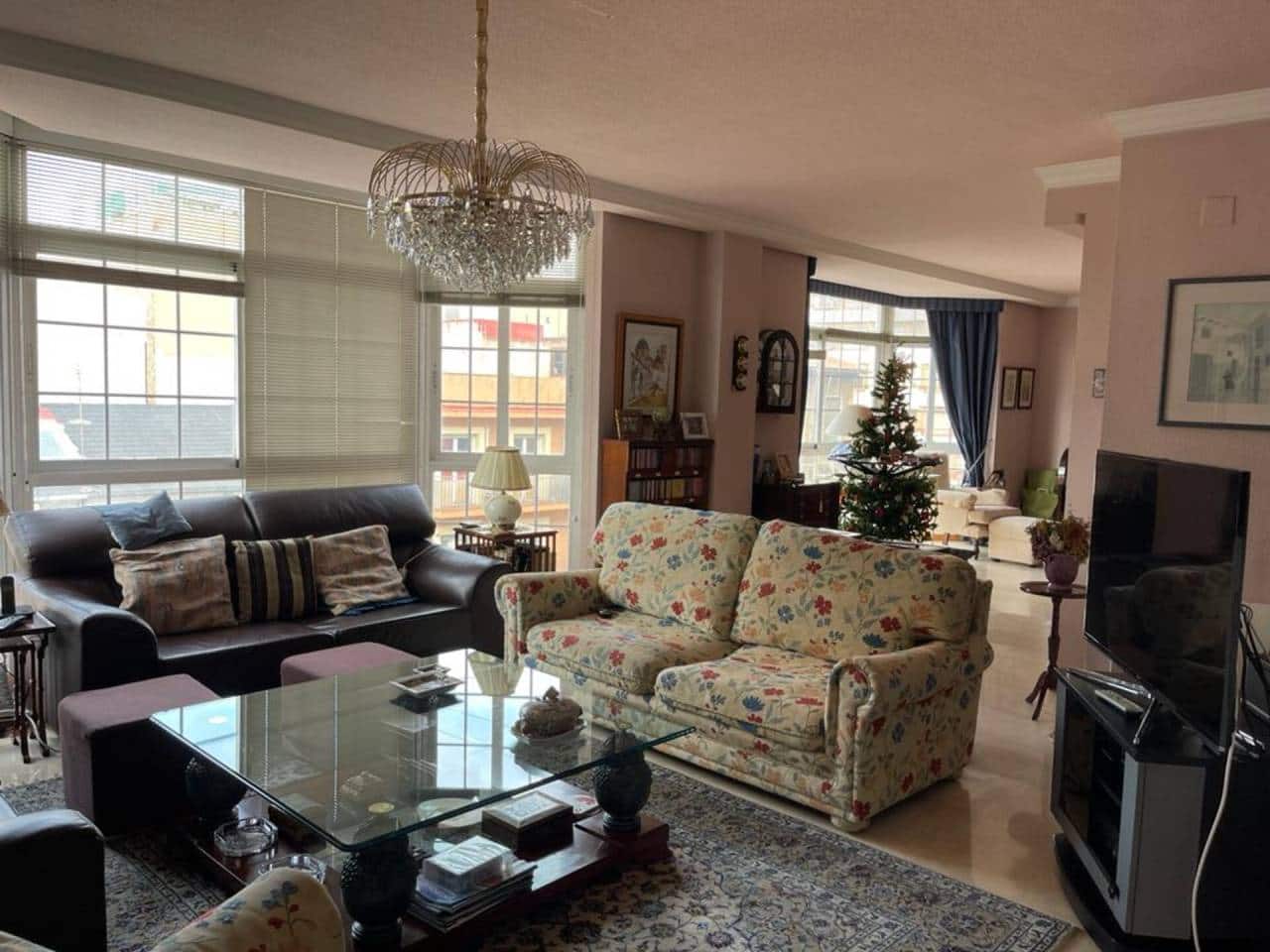 4 bedroom Flat for sale in Alicante / Alacant city with garage - € 520,000 (Ref: 6531606)