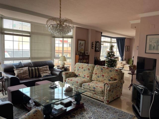 4 Zimmer Wohnung zu verkaufen in Alicante / Alacant Stadt mit Garage - 520.000 € (Ref: 6531606)