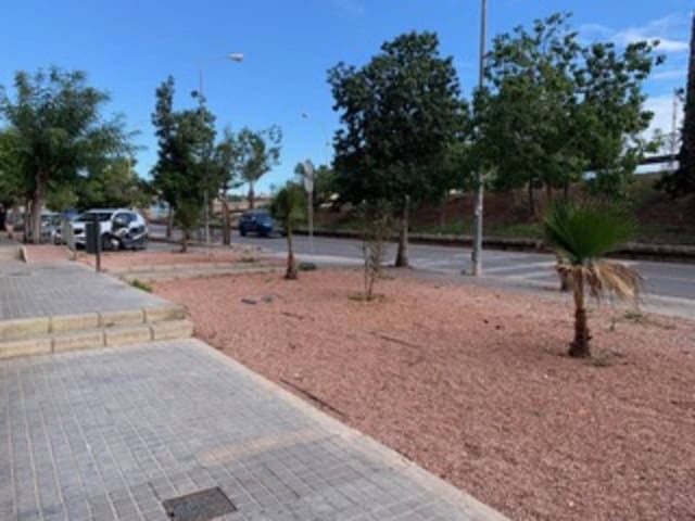 Commercial for sale in Alicante / Alacant city - € 258,000 (Ref: 6576902)