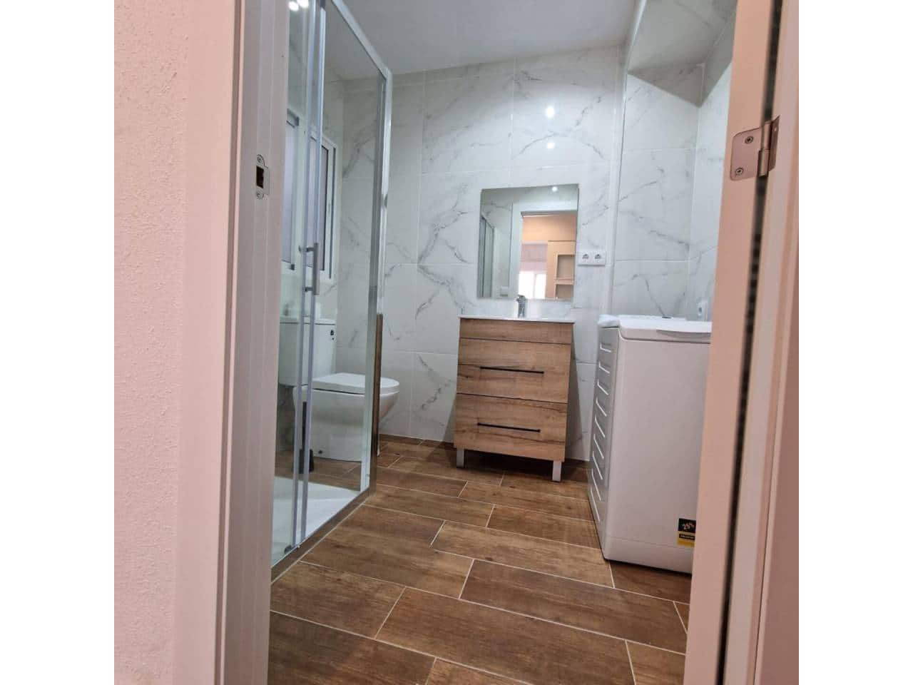 Appartement de 4 chambres à louer à Alicante ville avec garage - 300 € (Ref: 7243625)