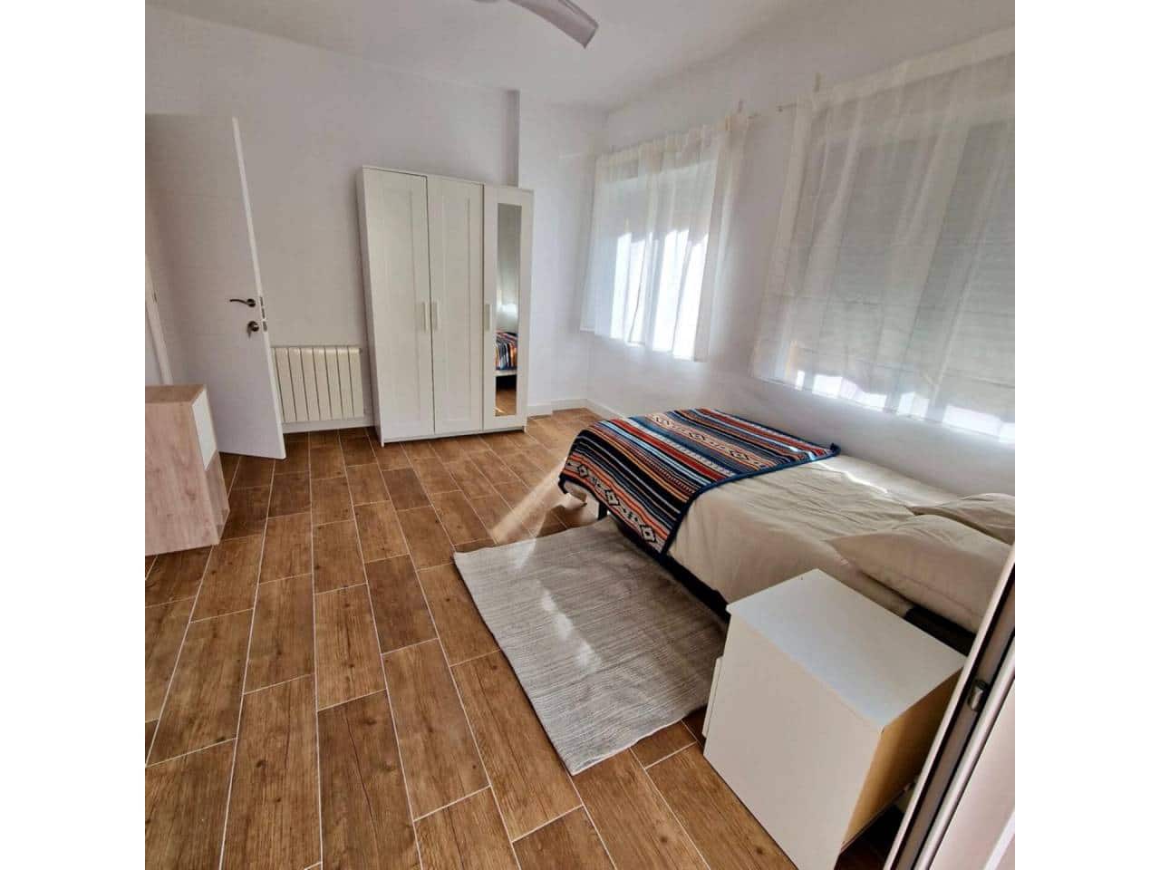 Appartement de 4 chambres à louer à Alicante ville avec garage - 300 € (Ref: 7243625)