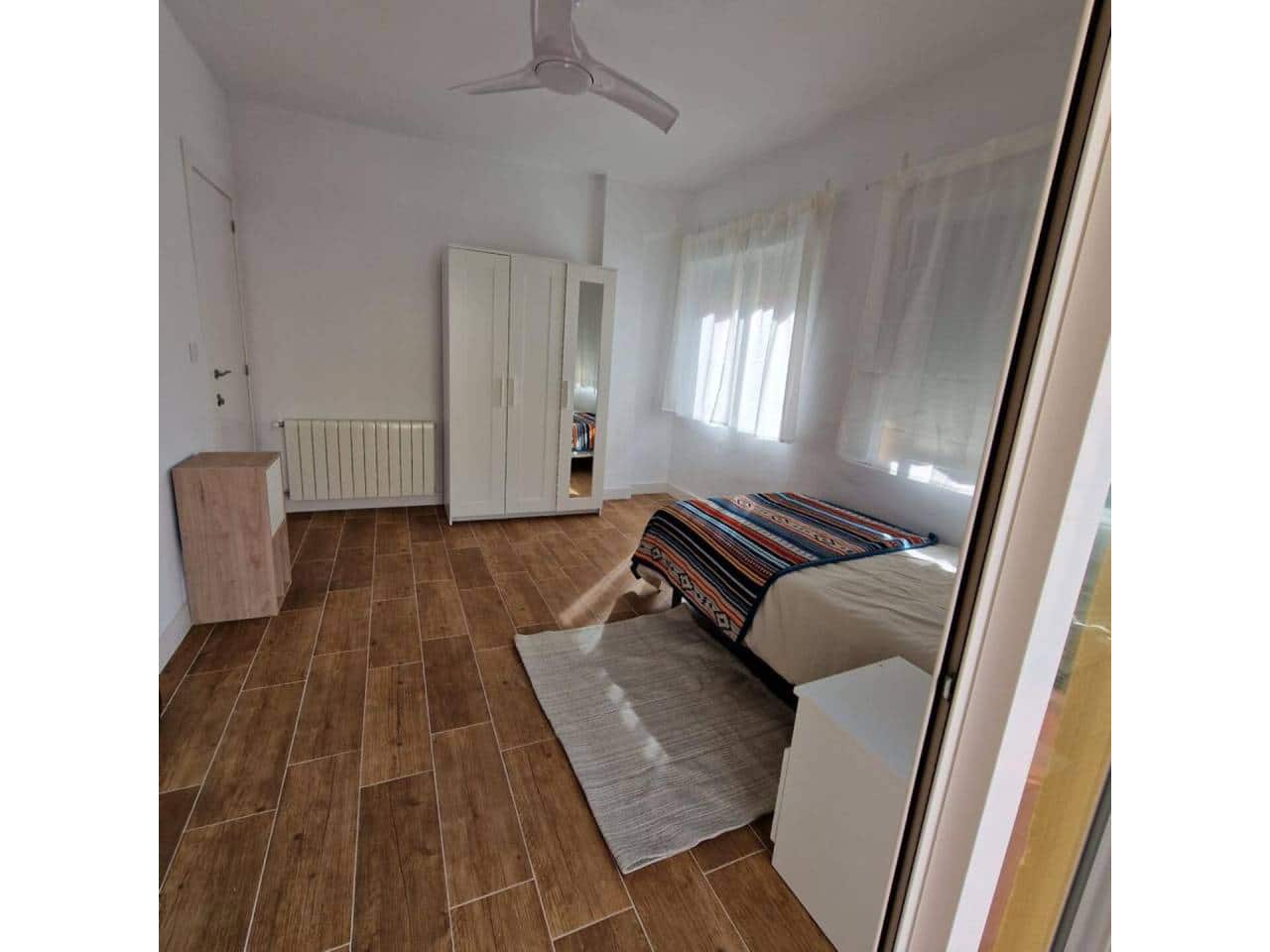 Appartement de 4 chambres à louer à Alicante ville avec garage - 300 € (Ref: 7243625)