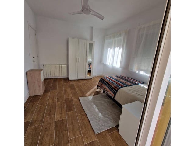 Appartement de 4 chambres à louer à Alicante ville avec garage - 300 € (Ref: 7243625)