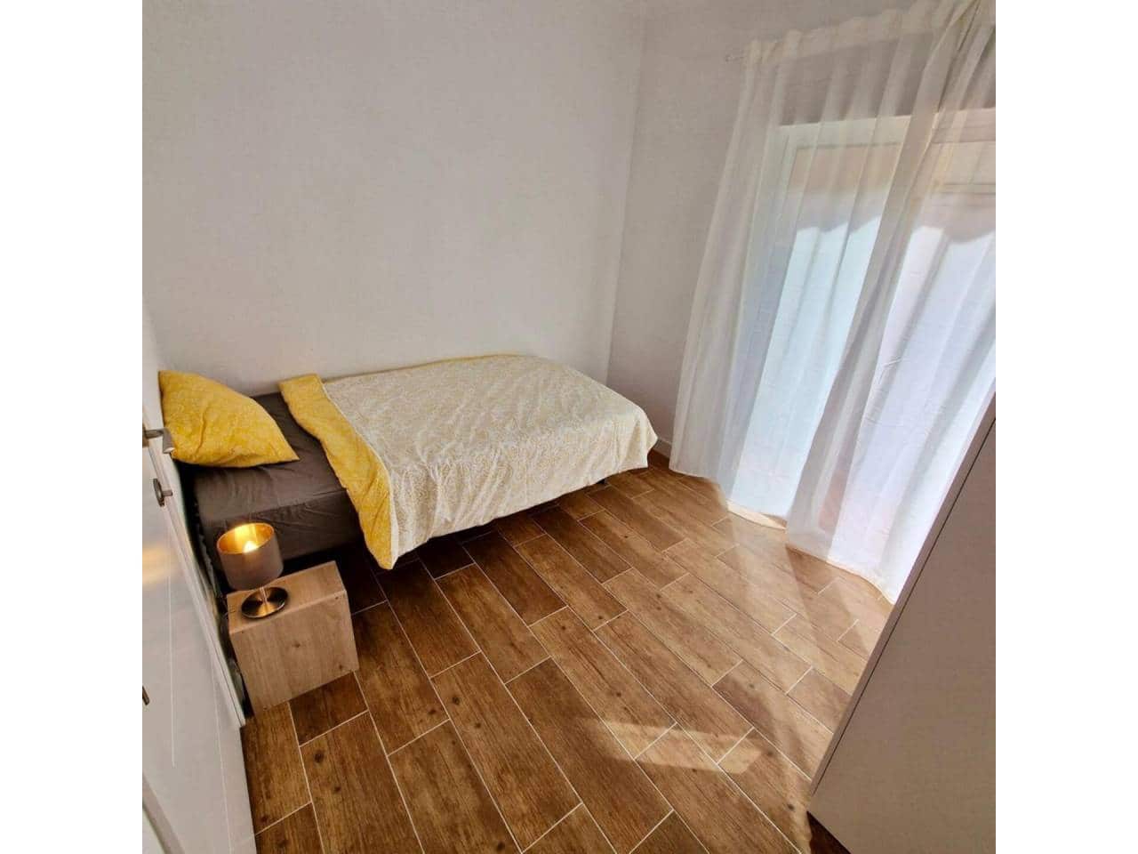 Appartement de 4 chambres à louer à Alicante ville avec garage - 300 € (Ref: 7243625)