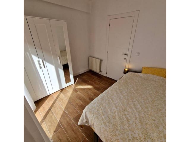 Appartement de 4 chambres à louer à Alicante ville avec garage - 300 € (Ref: 7243625)