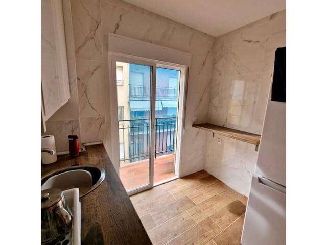 Appartement de 4 chambres à louer à Alicante ville avec garage - 300 € (Ref: 7243625)