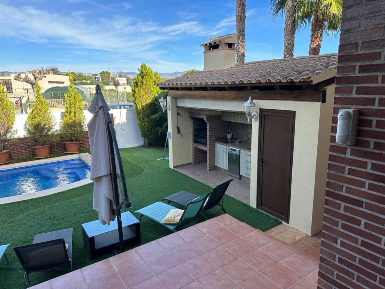 4 soveværelse Semi-Rækkehus til salg i Muchamiel / Mutxamel med swimmingpool garage - € 575.000 (Ref: 7729739)