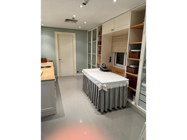 6 soverom Villa til salgs i Elche / Elx med svømmebasseng garasje - € 1 850 000 (Ref: 7857580)