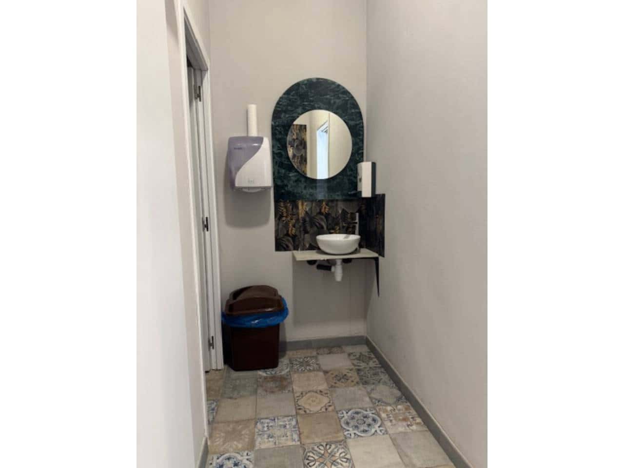 Restaurant/Bar for sale in Alicante / Alacant city - € 89,000 (Ref: 8872842)