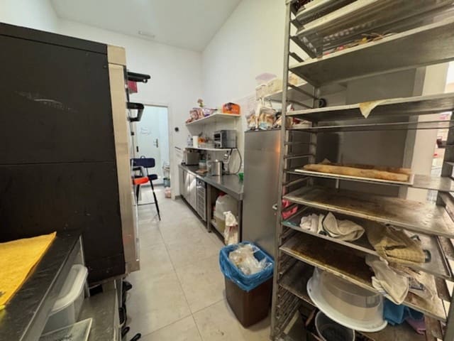 Restaurant/Bar for sale in Alicante / Alacant city - € 89,000 (Ref: 8872842)