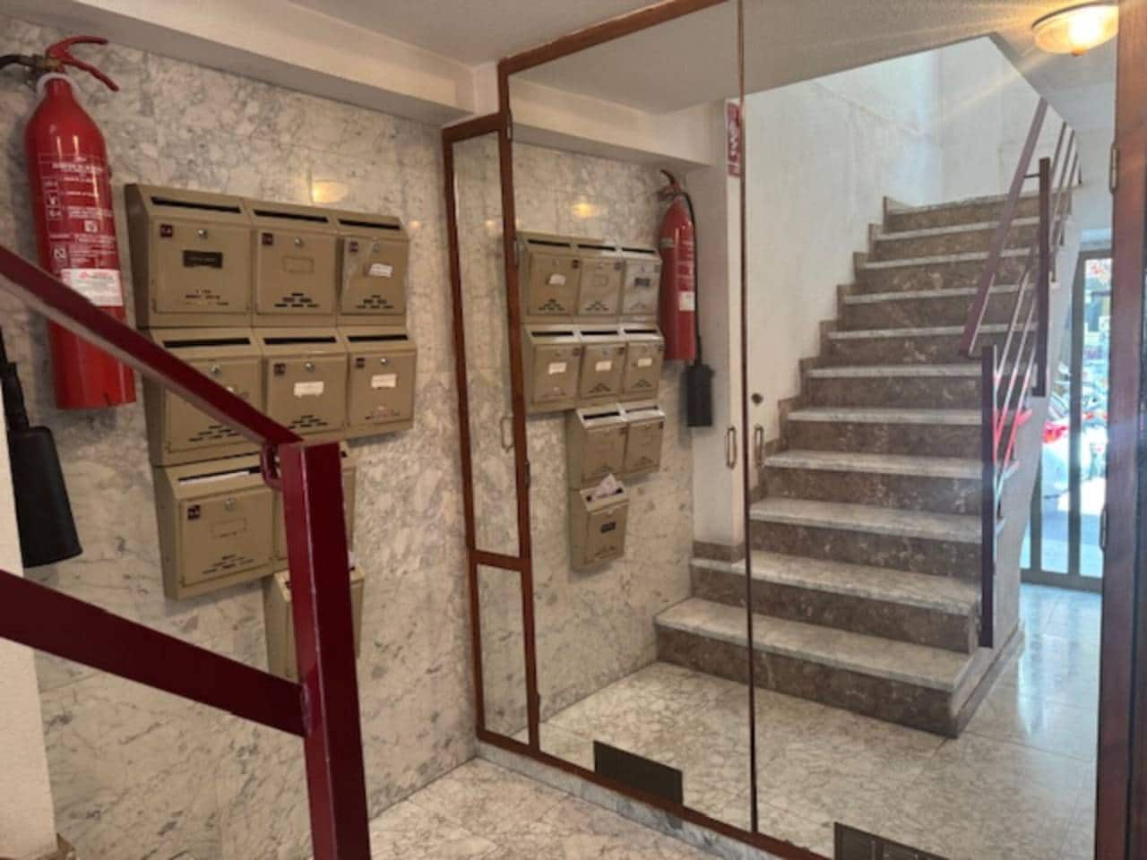 Office for sale in Alicante / Alacant city - € 120,000 (Ref: 9235877)