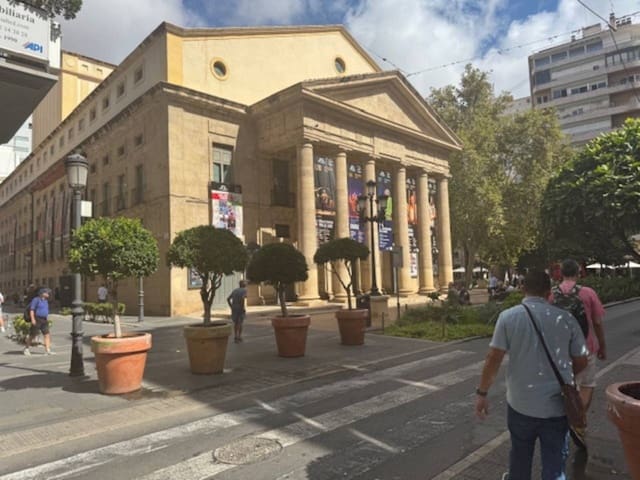 Kontor till salu i Alicante stad - 120 000 € (Ref: 9235877)