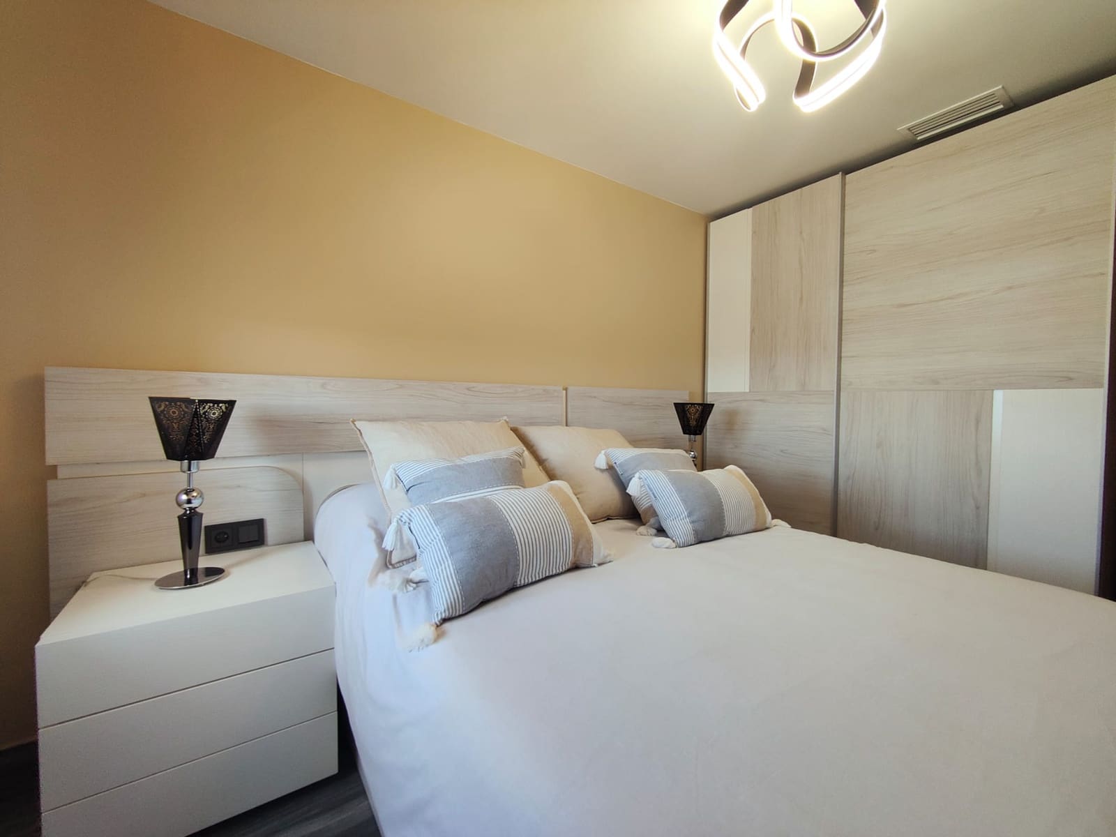 2 soveværelse Rækkehus til salg i Santa Pola med swimmingpool garage - € 330.000 (Ref: 9684105)