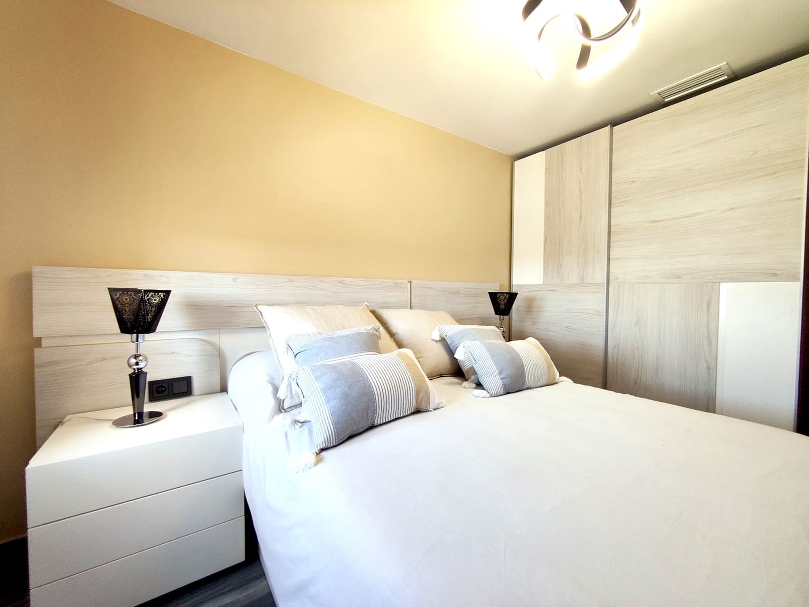 2 soveværelse Rækkehus til salg i Santa Pola med swimmingpool garage - € 330.000 (Ref: 9684105)