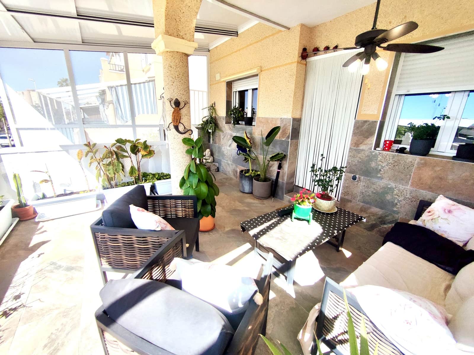 2 soveværelse Rækkehus til salg i Santa Pola med swimmingpool garage - € 330.000 (Ref: 9684105)