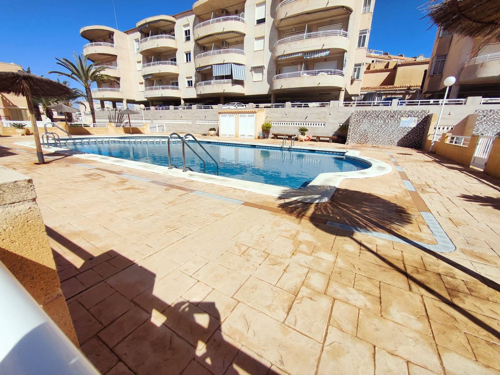 2 soveværelse Rækkehus til salg i Santa Pola med swimmingpool garage - € 330.000 (Ref: 9684105)