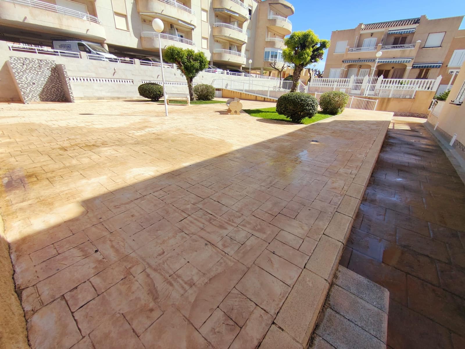 2 soveværelse Rækkehus til salg i Santa Pola med swimmingpool garage - € 330.000 (Ref: 9684105)