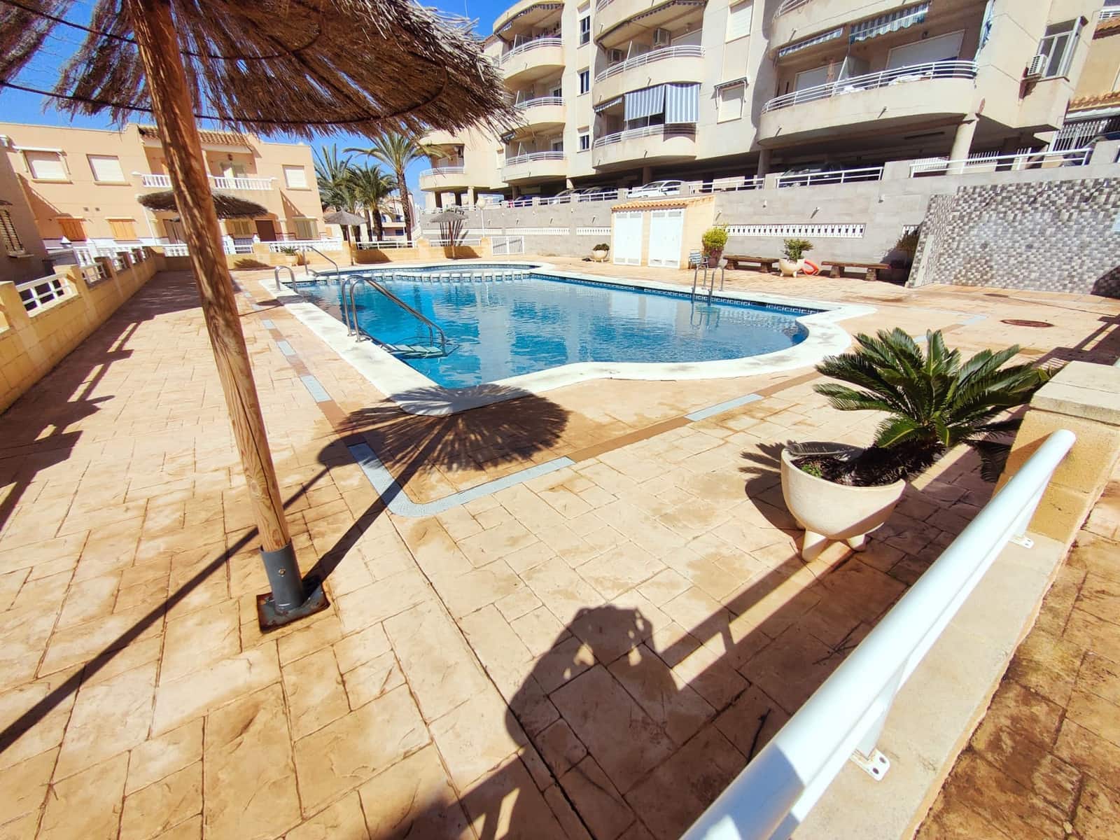 2 soveværelse Rækkehus til salg i Santa Pola med swimmingpool garage - € 330.000 (Ref: 9684105)