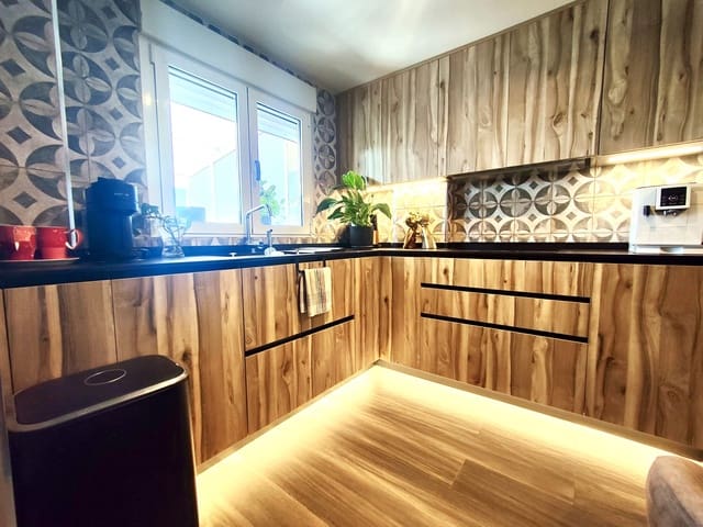 2 soveværelse Rækkehus til salg i Calas Santiago Bernabéu, Santa Pola med swimmingpool garage - € 330.000 (Ref: 9684105)