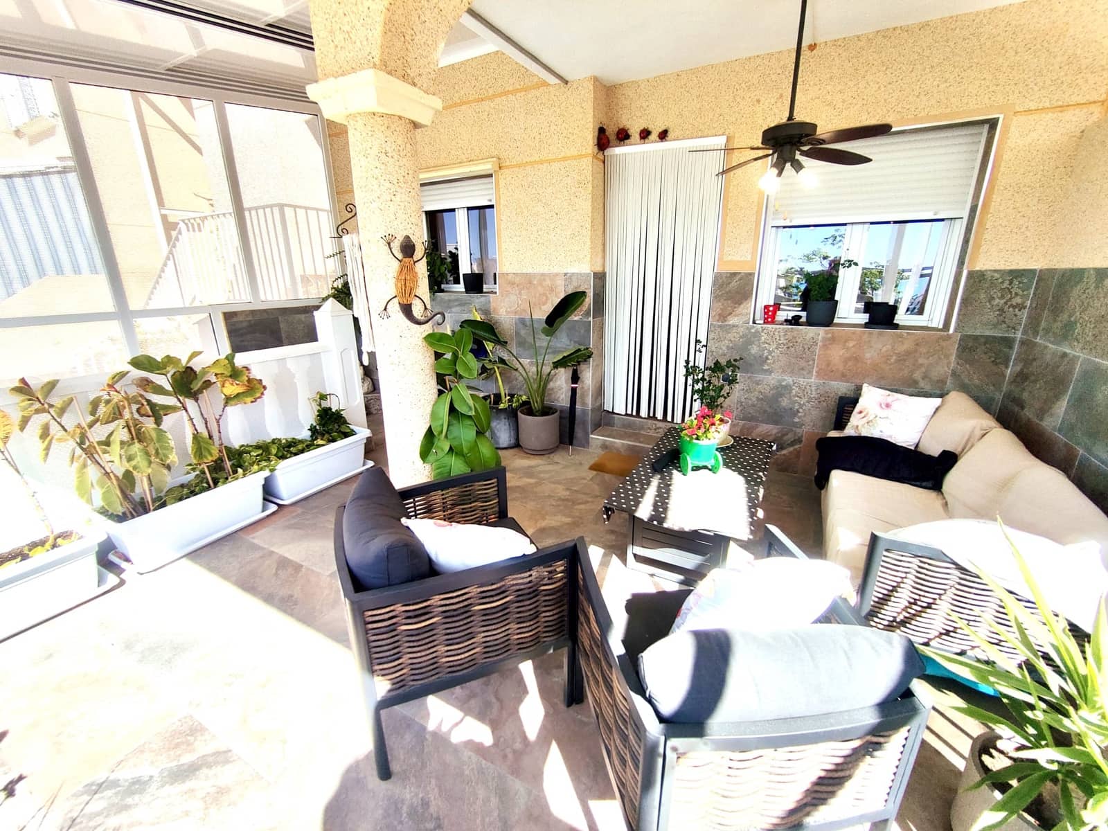 2 soveværelse Rækkehus til salg i Santa Pola med swimmingpool garage - € 330.000 (Ref: 9684105)