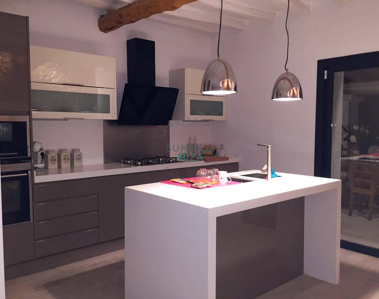 3 soverom Villa til salgs i Sant Jordi de Ses Salines med svømmebasseng garasje - € 2 200 000 (Ref: 10055786)