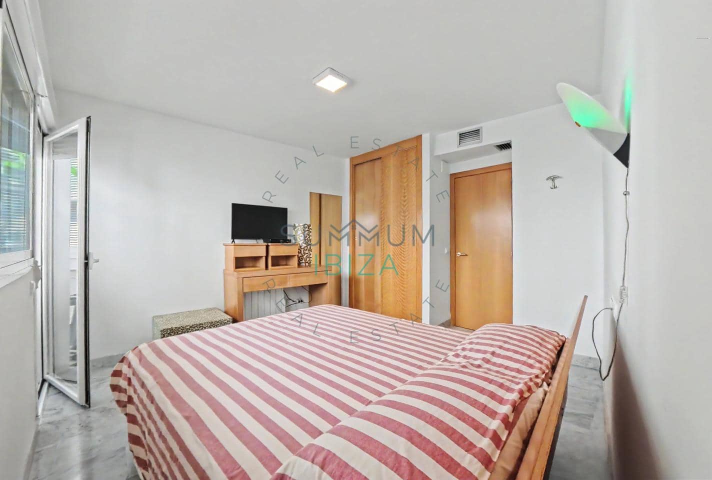 2 soveværelse Lejlighed til salg i Ibiza by med swimmingpool garage - € 1.270.000 (Ref: 9996397)