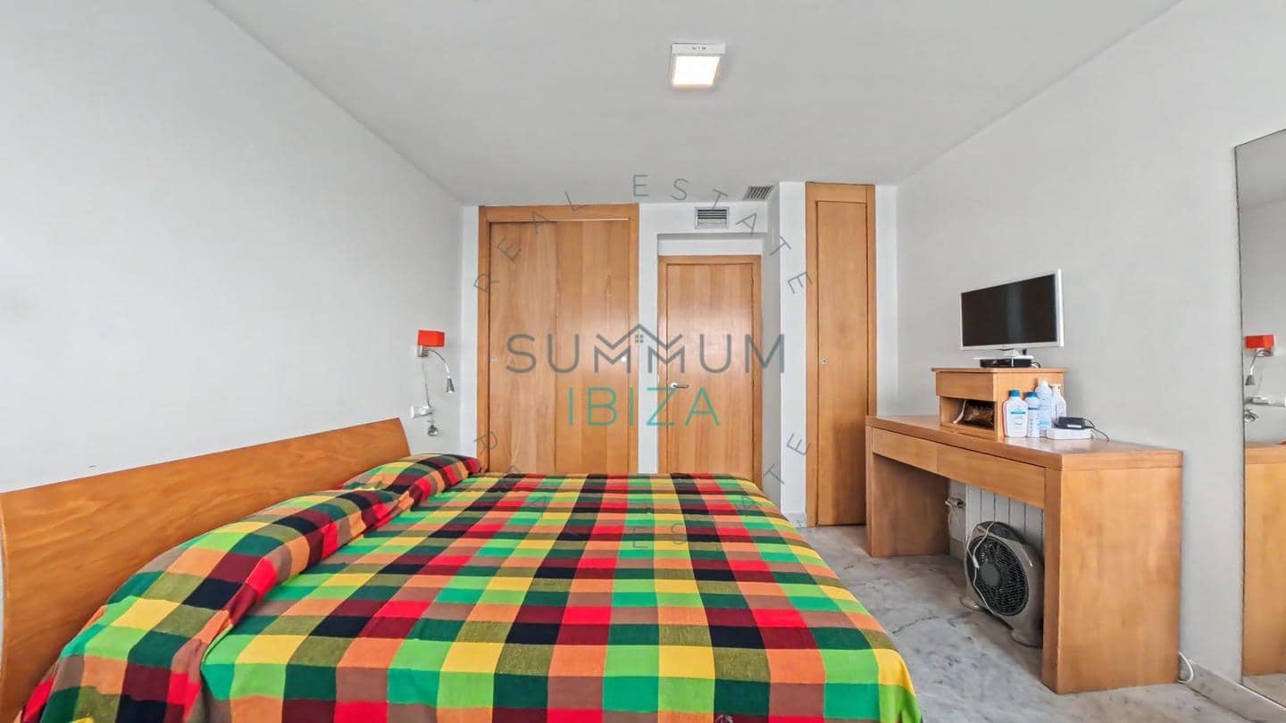2 soveværelse Lejlighed til salg i Ibiza by med swimmingpool garage - € 1.270.000 (Ref: 9996397)