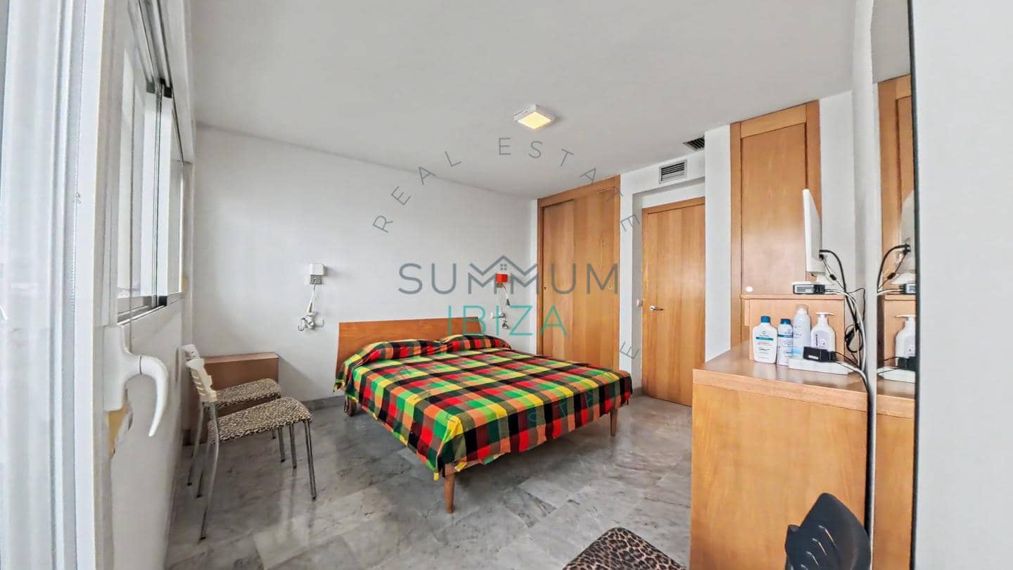2 soveværelse Lejlighed til salg i Ibiza by med swimmingpool garage - € 1.270.000 (Ref: 9996397)