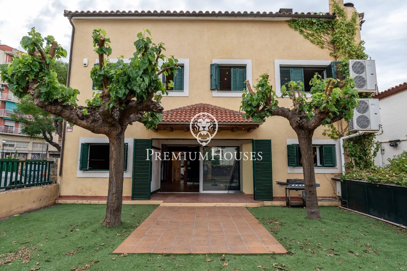 6 bedroom Villa for sale in Tarragona city - € 795,000 (Ref: 10006598)