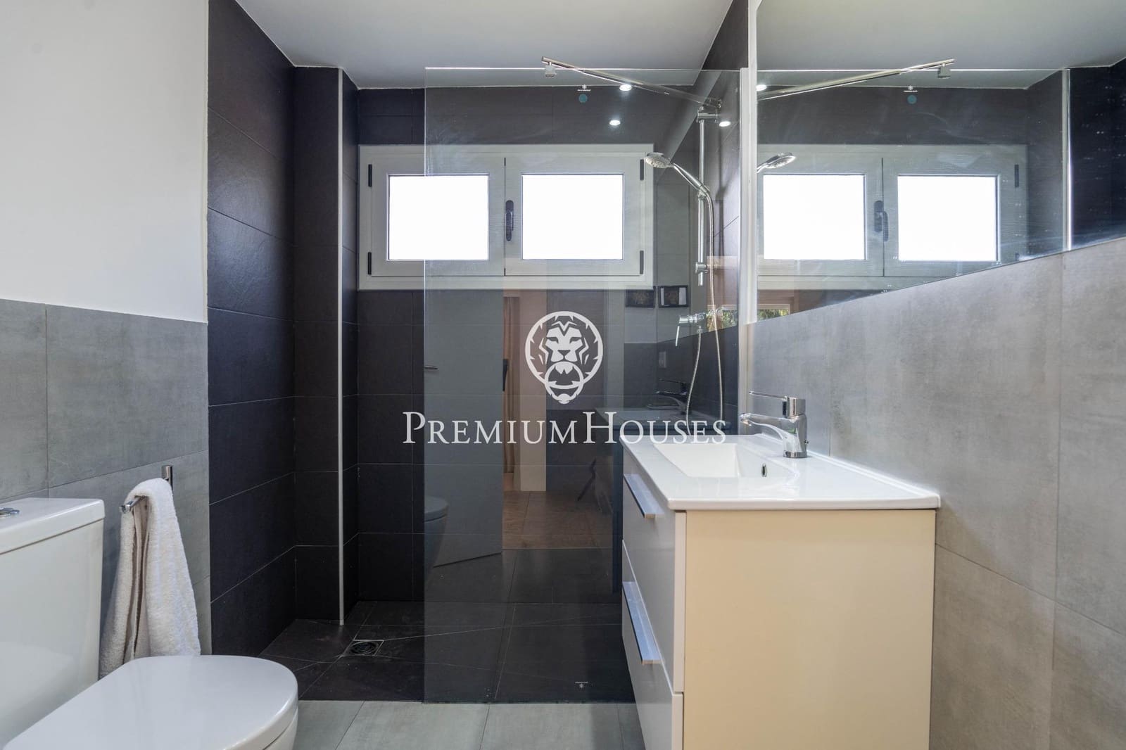 4 sypialnia Mieszkanie do wynajęcia w Sitges z basenem garażem - 2 400 € (Ref: 10015784)
