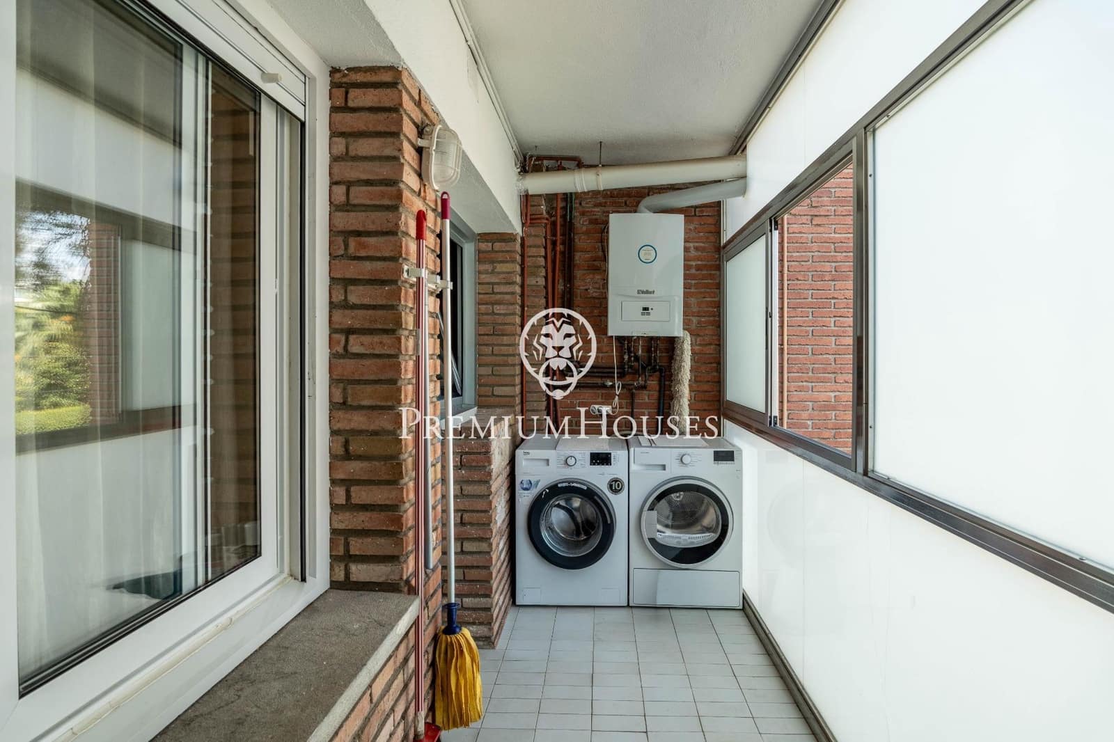 4 sypialnia Mieszkanie do wynajęcia w Sitges z basenem garażem - 2 400 € (Ref: 10015784)
