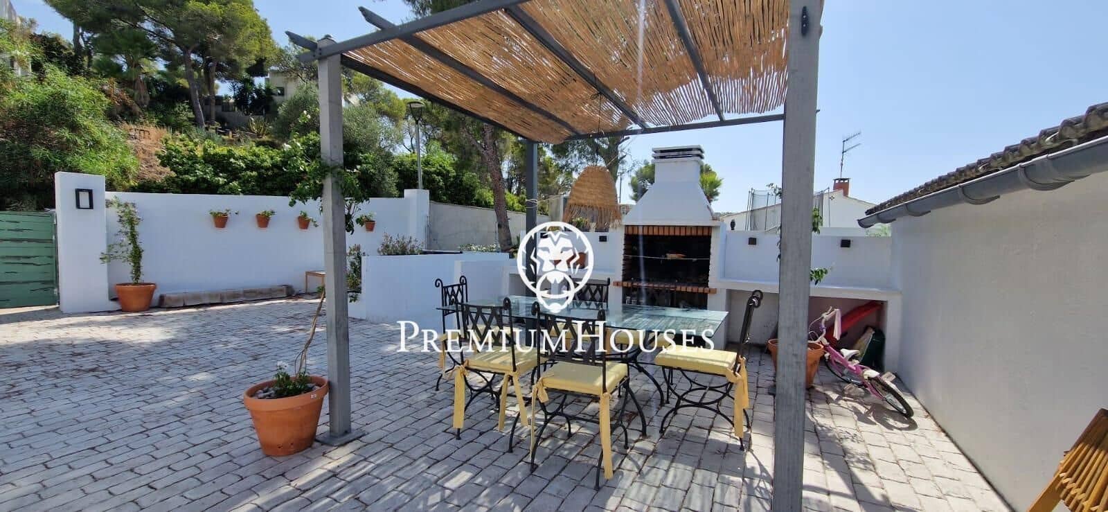 5 bedroom Villa for sale in Sant Pere de Ribes with pool garage - € 520,000 (Ref: 10021119)