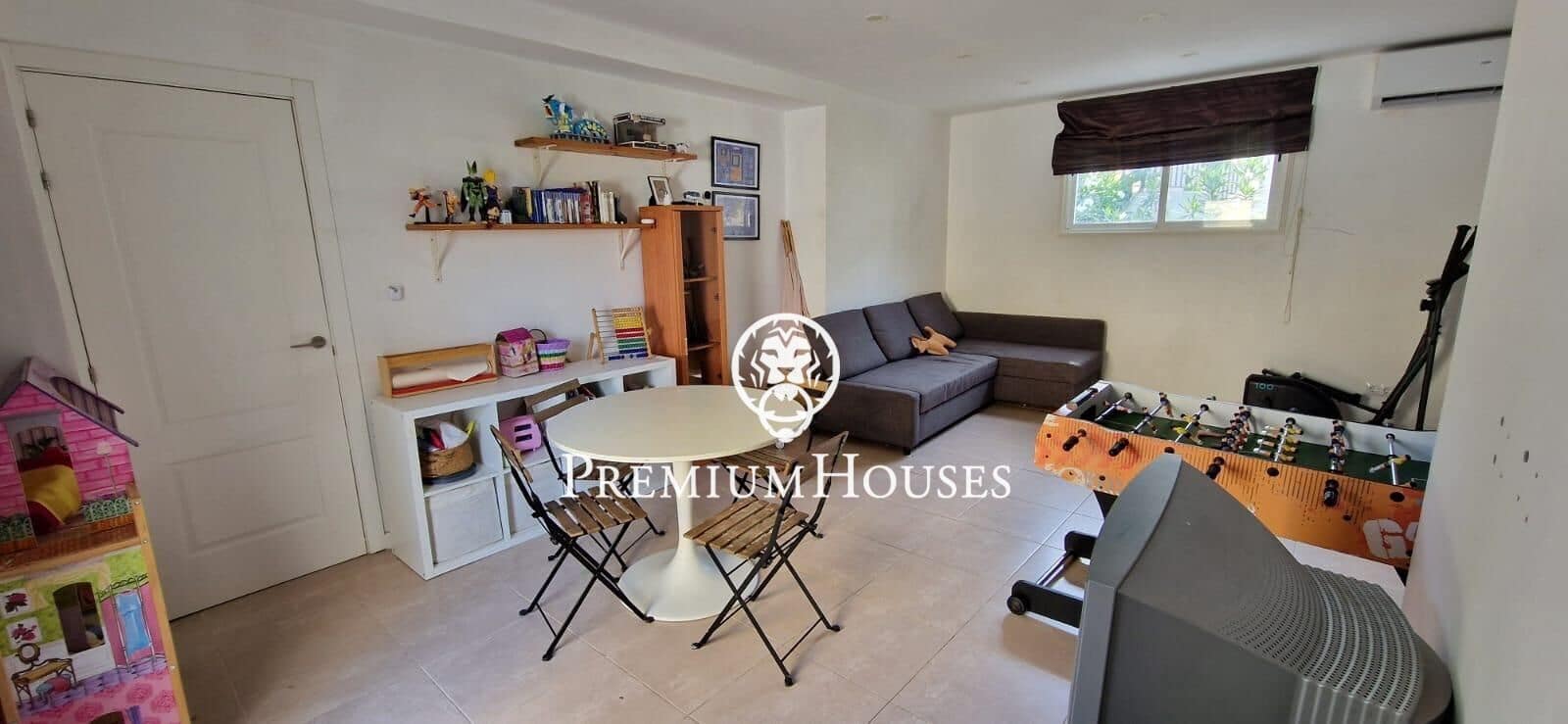 5 bedroom Villa for sale in Sant Pere de Ribes with pool garage - € 520,000 (Ref: 10021119)