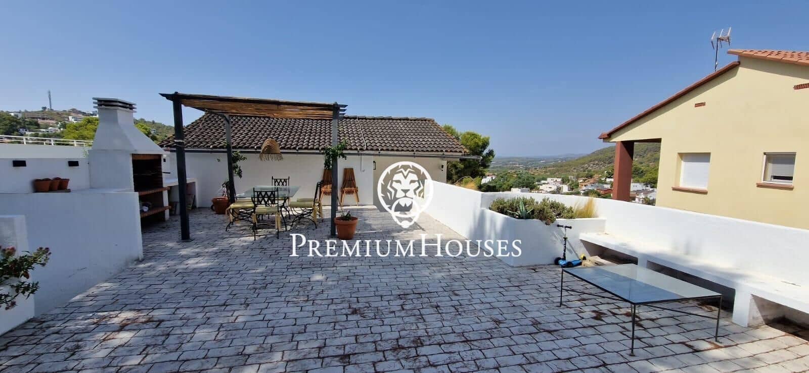 5 bedroom Villa for sale in Sant Pere de Ribes with pool garage - € 520,000 (Ref: 10021119)