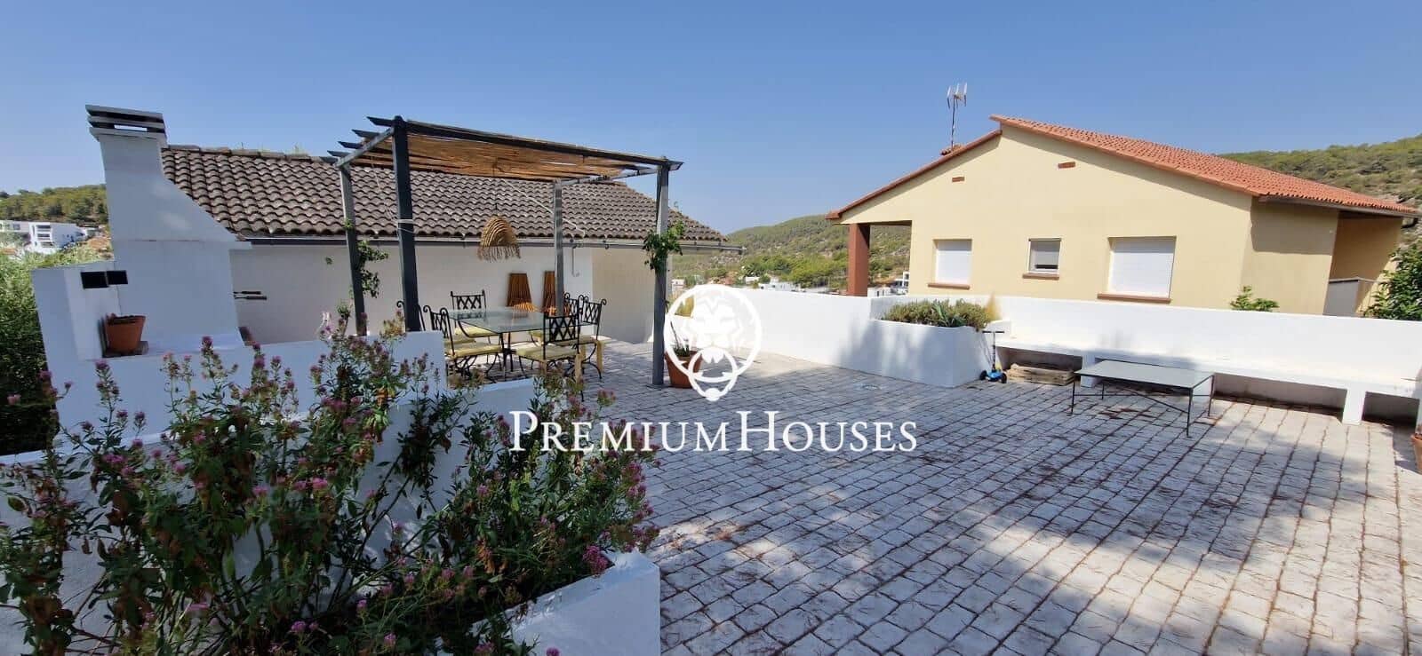 5 bedroom Villa for sale in Sant Pere de Ribes with pool garage - € 520,000 (Ref: 10021119)